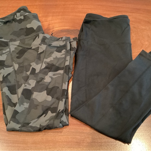 Yogalicious Camouflage and Black Leggings - Picture 1 of 8